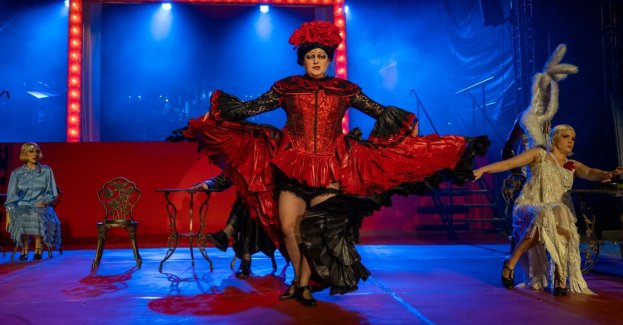W sobotę 22 sierpnia, w godz. 10:00–14:00 spotykamy się w Ogrodzie Teatralnym na dachu. Fizjoterapeuta Joachim Dąbrowski poprowadzi ćwiczenia dla kręgosłupa (brak miejsc), a później przestrzeń przejmą muzyka, taniec, kawa i niespieszny odpoczynek w ramach KOFEINA AFTER DRAMA. Zagra .EXE, kawę zaserwuje LEŃ, kosmetyki zapewnia firma ZIAJA. Będzie też punkt wymiany książek.